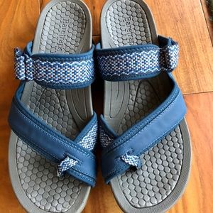 Bare traps sandals